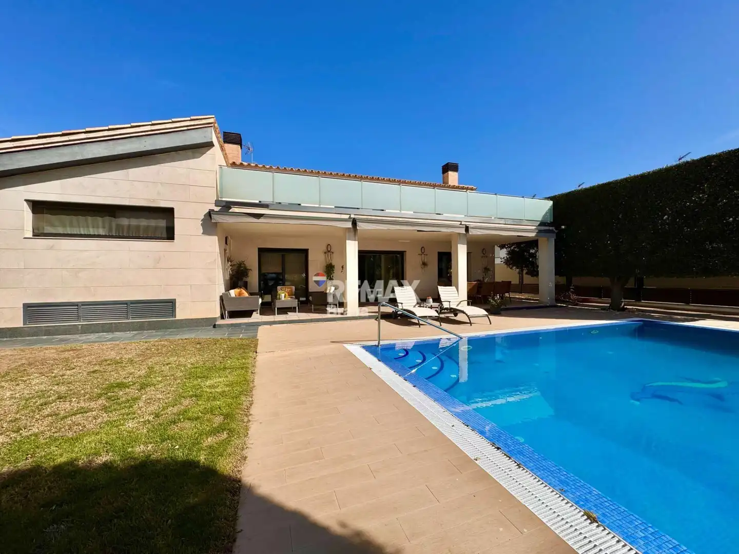 Detached house with pool for sale in Calle Cap de la Gola