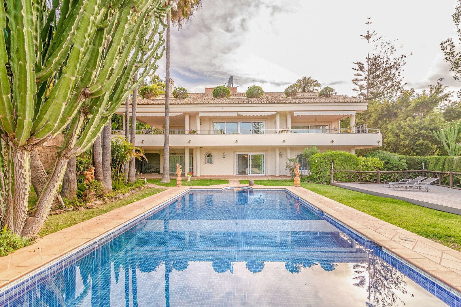 Garden of House or chalet for sale in Marbella  with Air Conditioner, Heating and Private garden