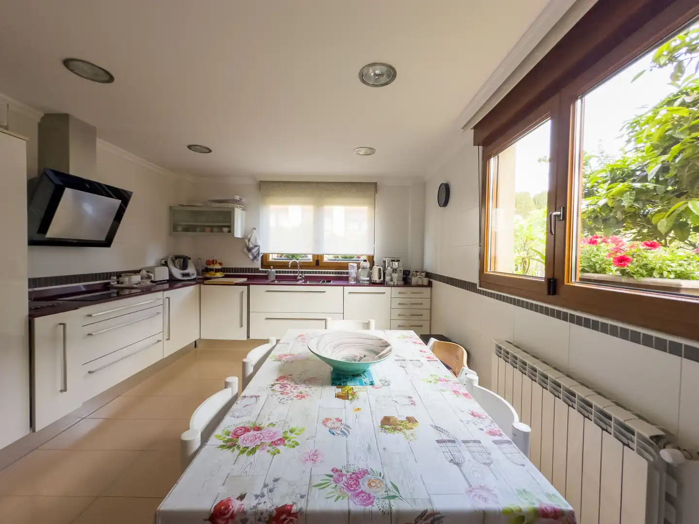 Cuina de Casa o xalet en venda en Piélagos amb Calefacció, Jardí privat i Terrassa
