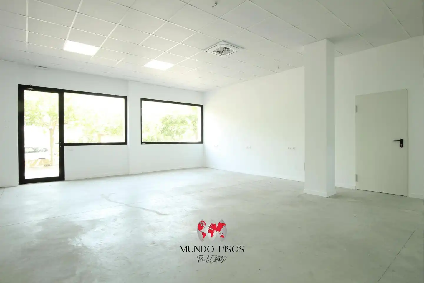 Local comercial en venda a Llevant, imagen 2