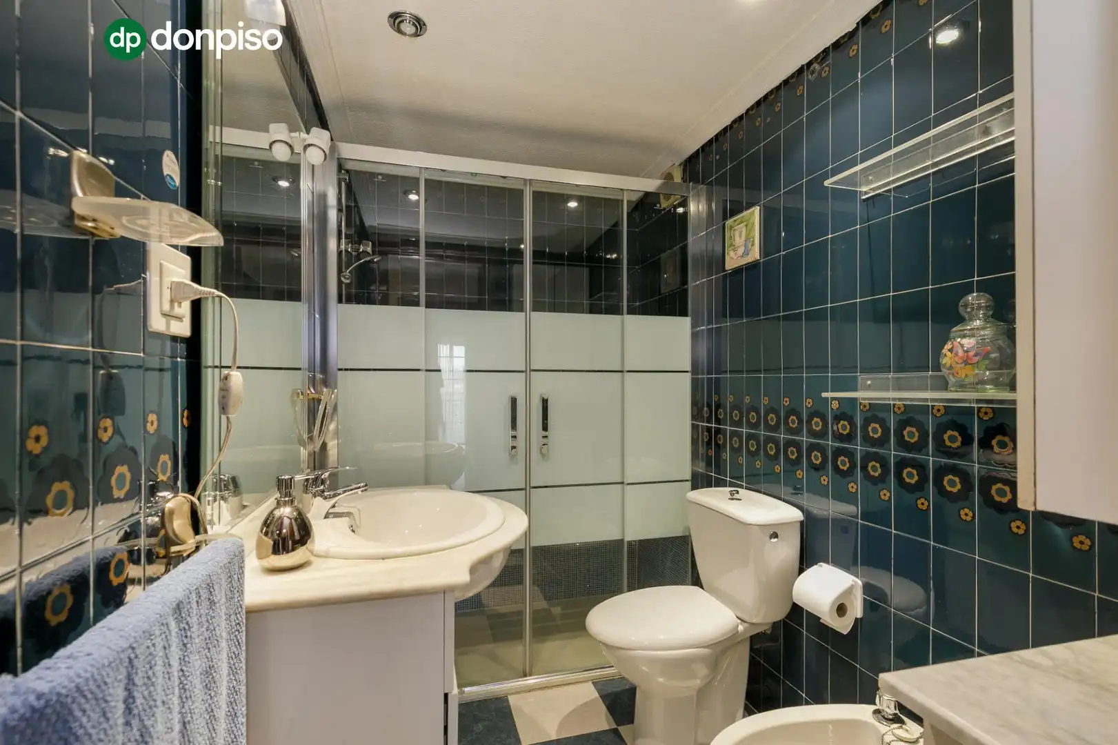 Baño de Piso en venta en Granada con Calefacción