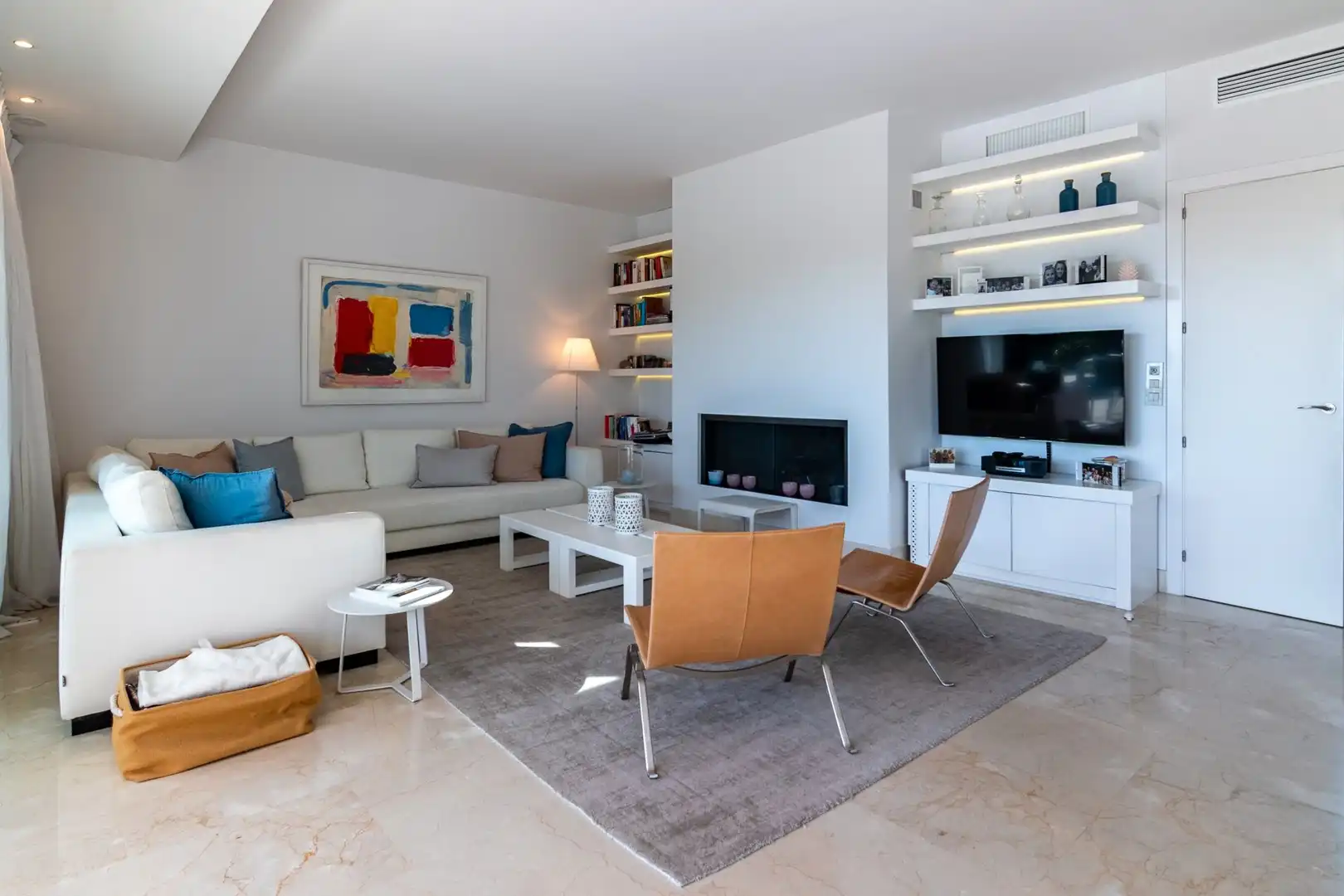 Sala d'estar de Casa o xalet de lloguer en Estepona amb Aire condicionat, Jardí privat i Terrassa