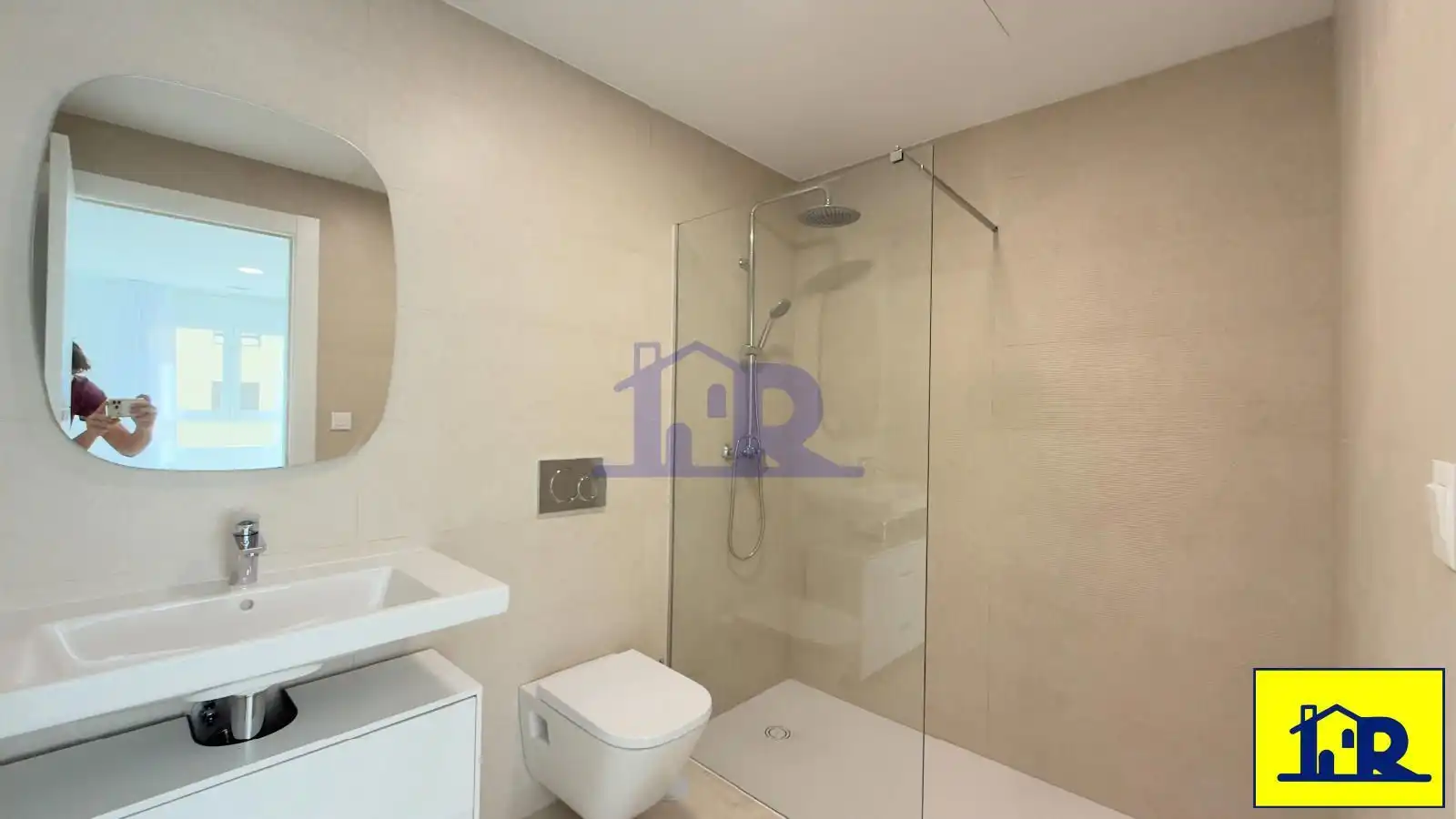 Badezimmer von Wohnung zur Miete in Cuenca mit Heizung, Abstellraum und Schwimmbad