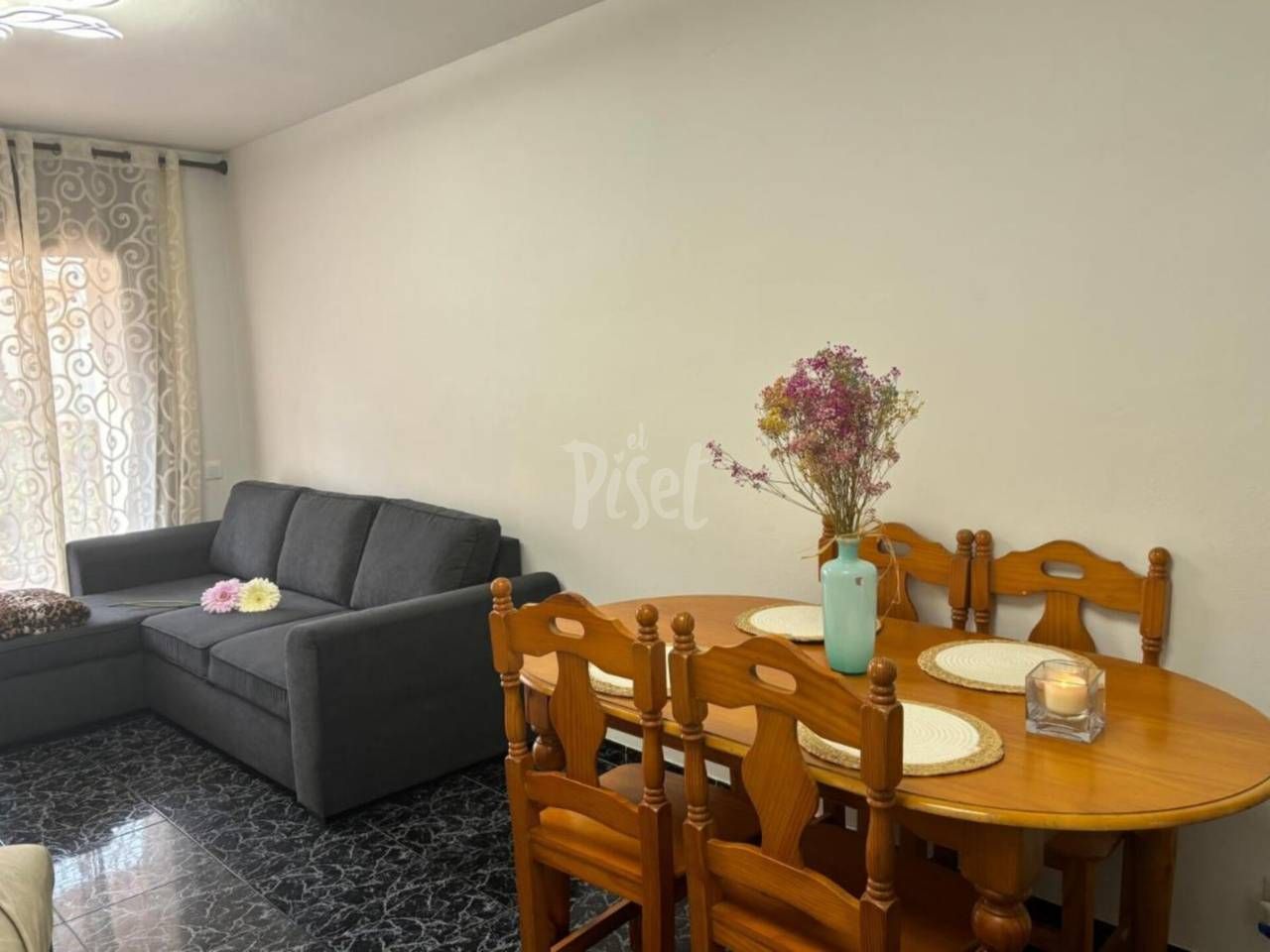 Menjador de Apartament en venda en Vilanova i la Geltrú amb Aire condicionat, Terrassa i Moblat