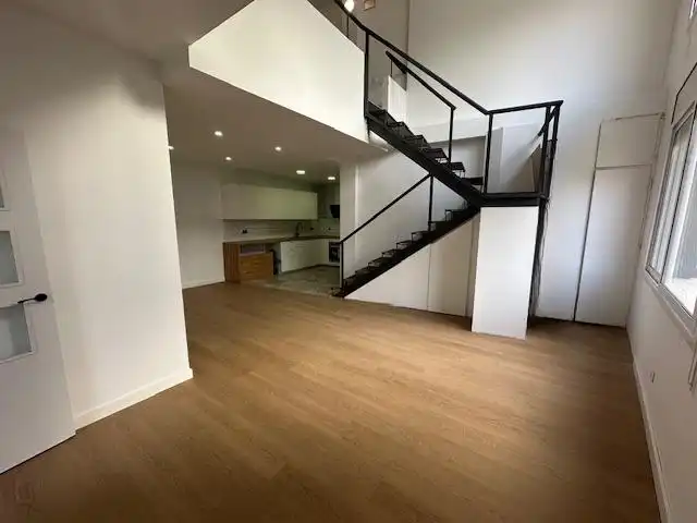 Maisonette zum Verkauf in Badalona mit Klimaanlage und Parkett