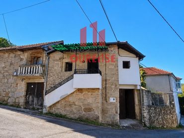 Casa amb balcó en venda a San Rosendo
