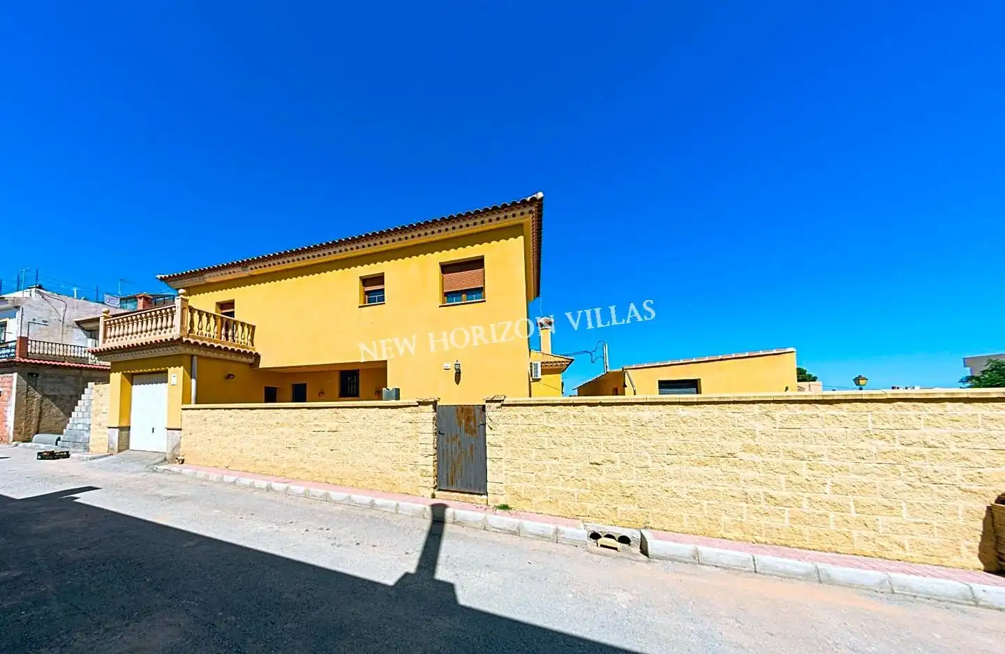 Vista exterior de Casa o xalet en venda en Zurgena amb Aire condicionat, Terrassa i Piscina