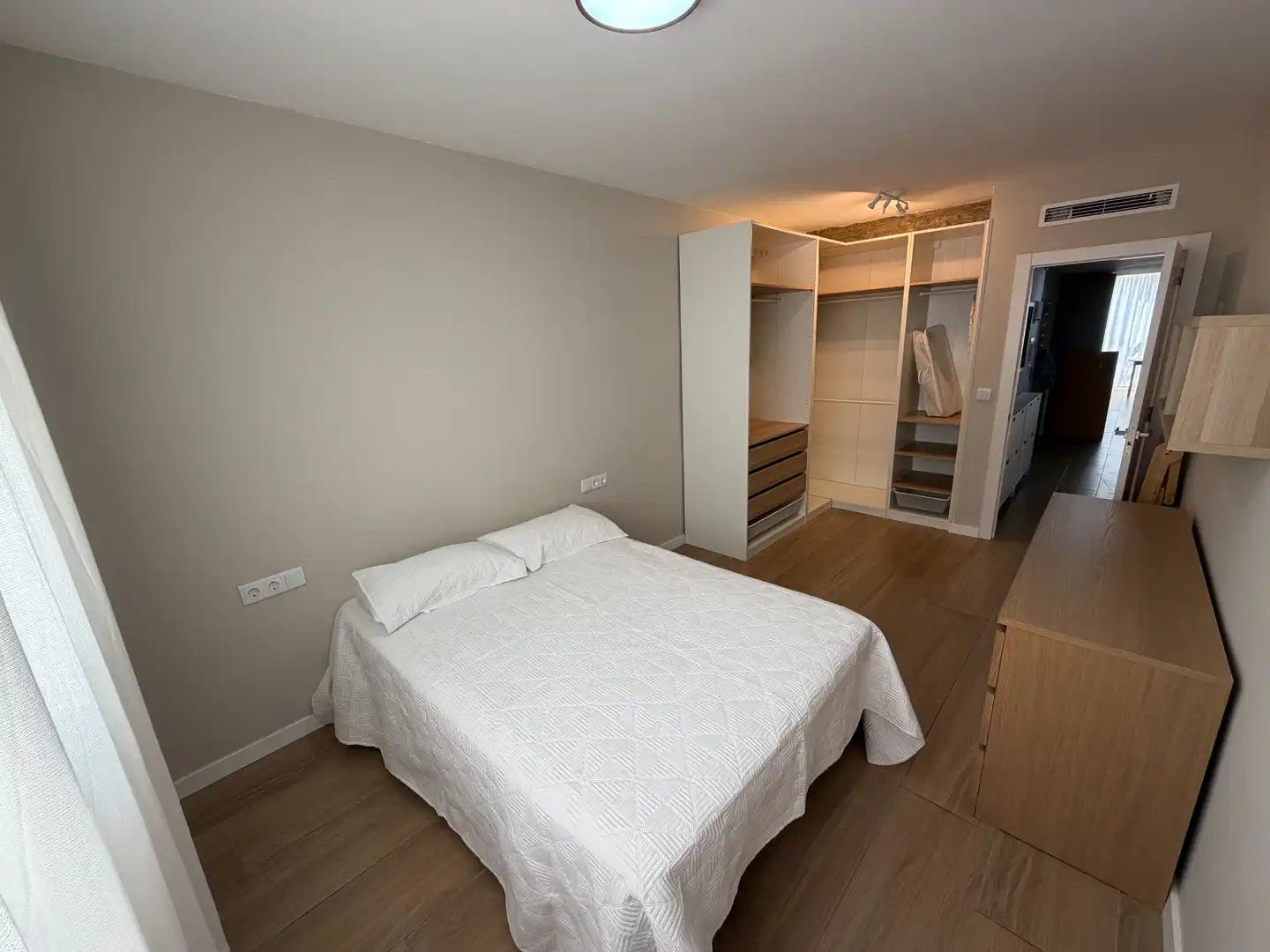 Habitación de Piso de alquiler en Valencia con Amueblado, Horno y Lavadora