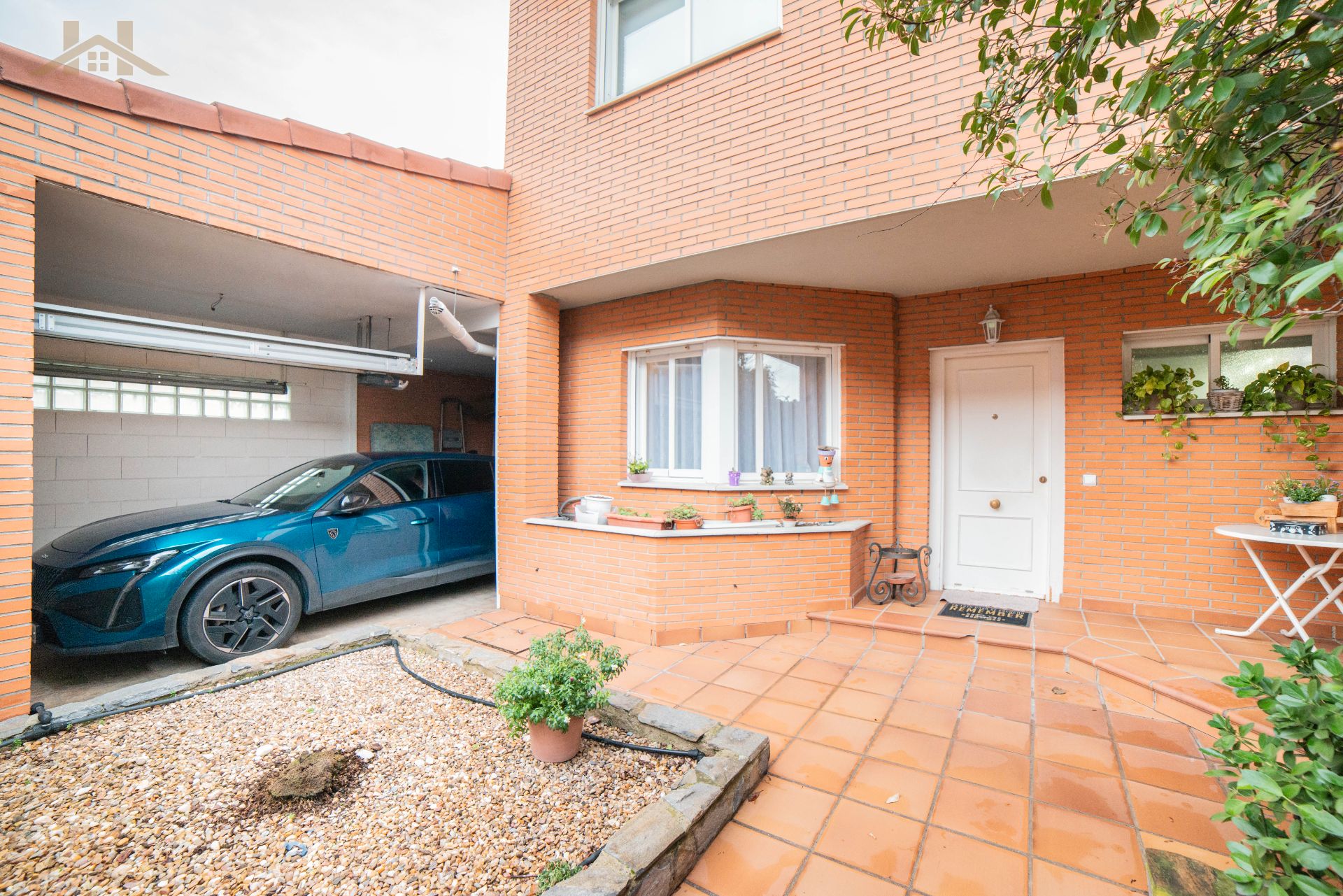 Vista exterior de Casa adosada en venda en Rivas-Vaciamadrid amb Calefacció, Jardí privat i Traster
