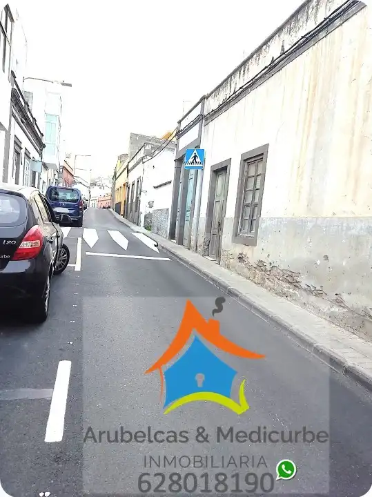 Vista exterior de Casa o xalet en venda en Arucas amb Jardí privat, Terrassa i Alarma