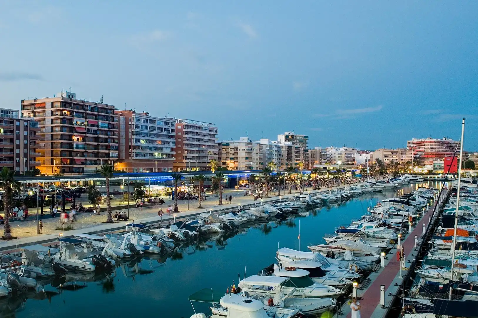 Außenansicht von Erdgeschoss zum Verkauf in Santa Pola mit Klimaanlage, Heizung und Privatgarten