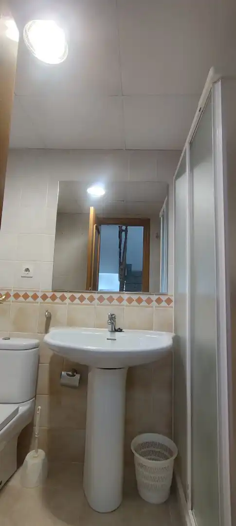 Baño de Casa adosada de alquiler en Benicasim / Benicàssim con Aire acondicionado, Calefacción y Jardín privado