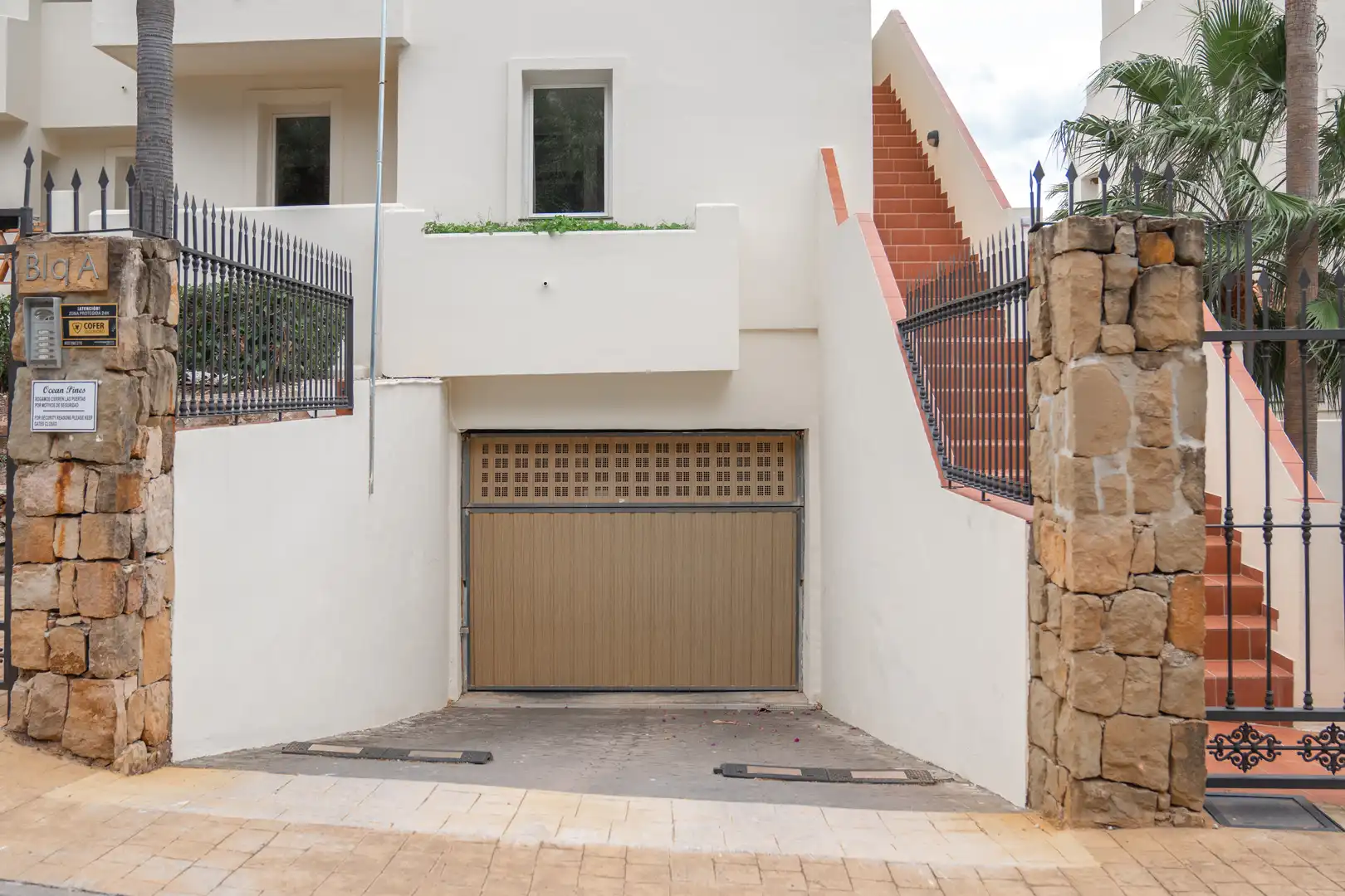 Parkplatz von Wohnung zur Miete in Benahavís mit Klimaanlage, Privatgarten und Terrasse