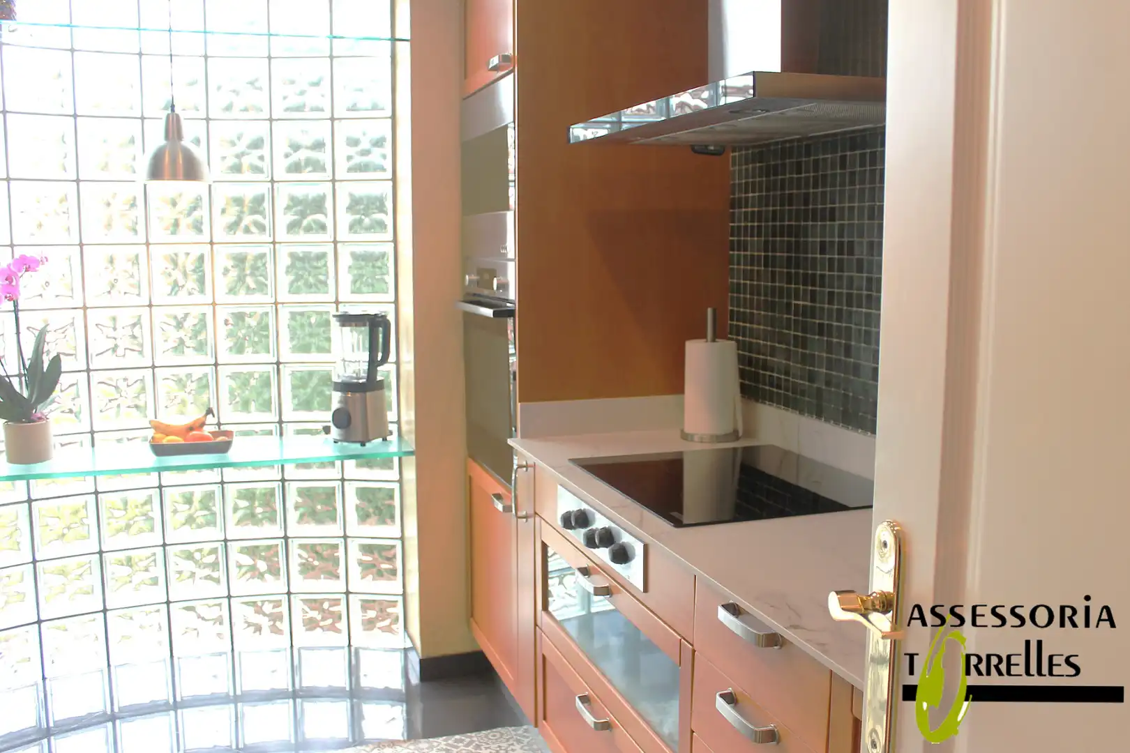 Küche von Haus oder Chalet zum Verkauf in Torrelles de Llobregat mit Heizung, Privatgarten und Parkett
