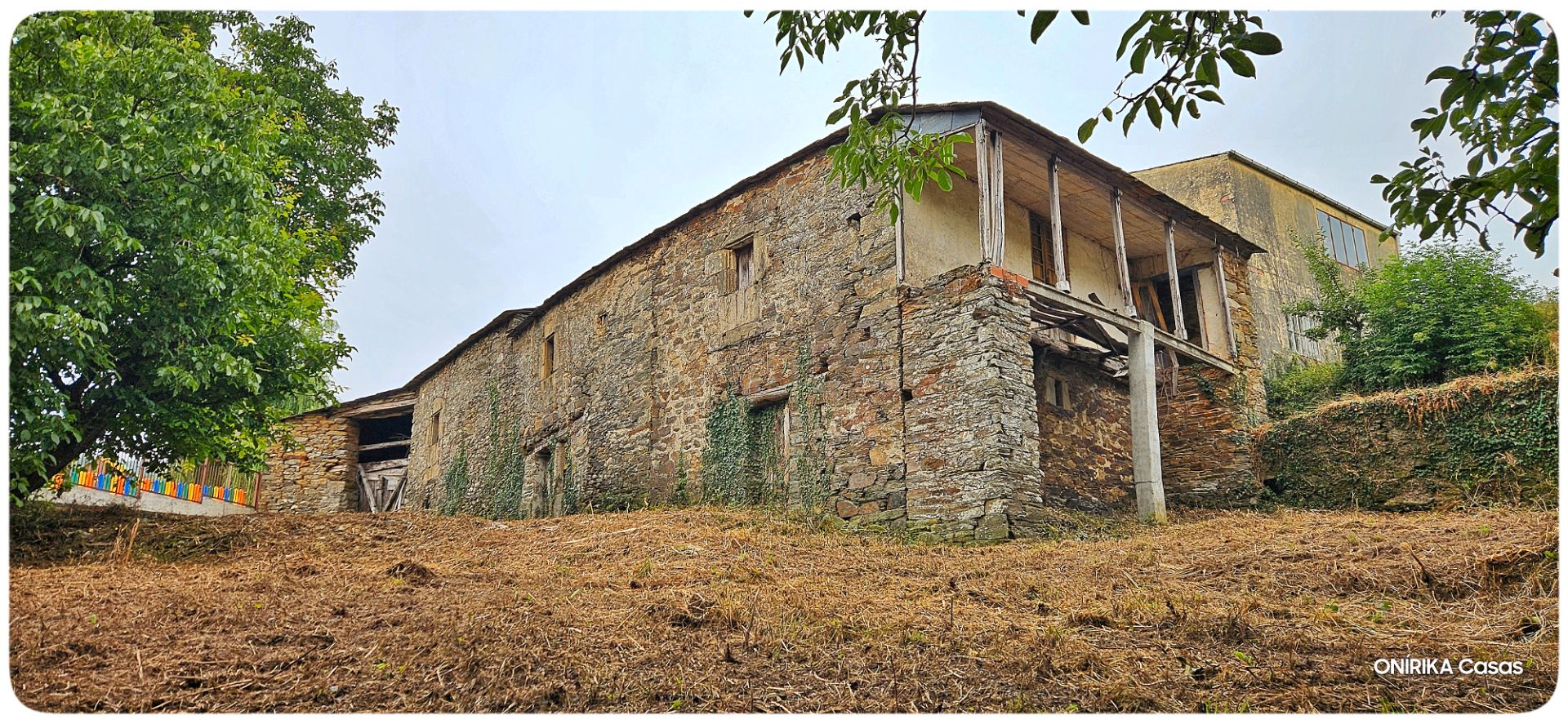 Vista exterior de Casa o xalet en venda en Triacastela amb Jardí privat, Traster i Balcó