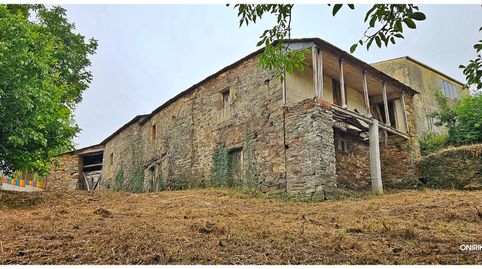 Casa con bosque en centro de Triacastela