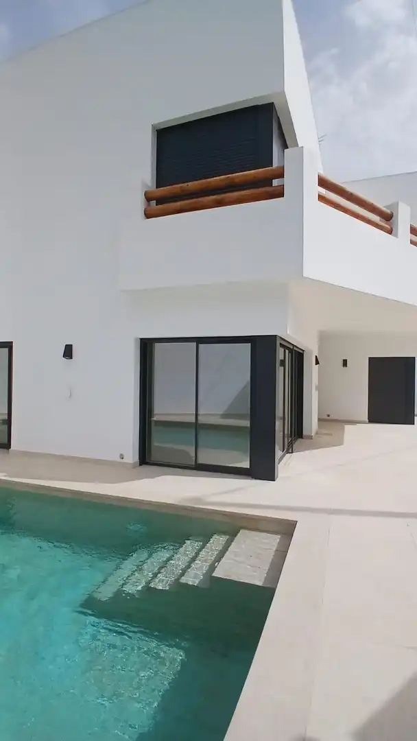 Vista exterior de Casa o xalet en venda en L'Alfàs del Pi amb Aire condicionat i Piscina
