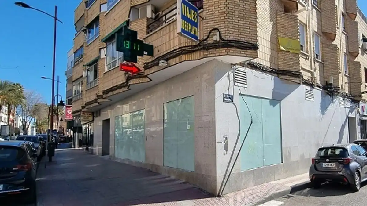 Locale commerciale in vendita a PINTO C/V MACARENA