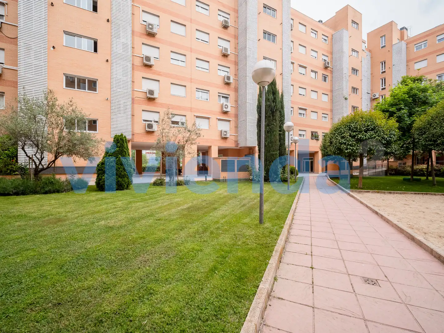 Vista exterior de Piso en venta en  Madrid Capital con Aire acondicionado, Calefacción y Trastero