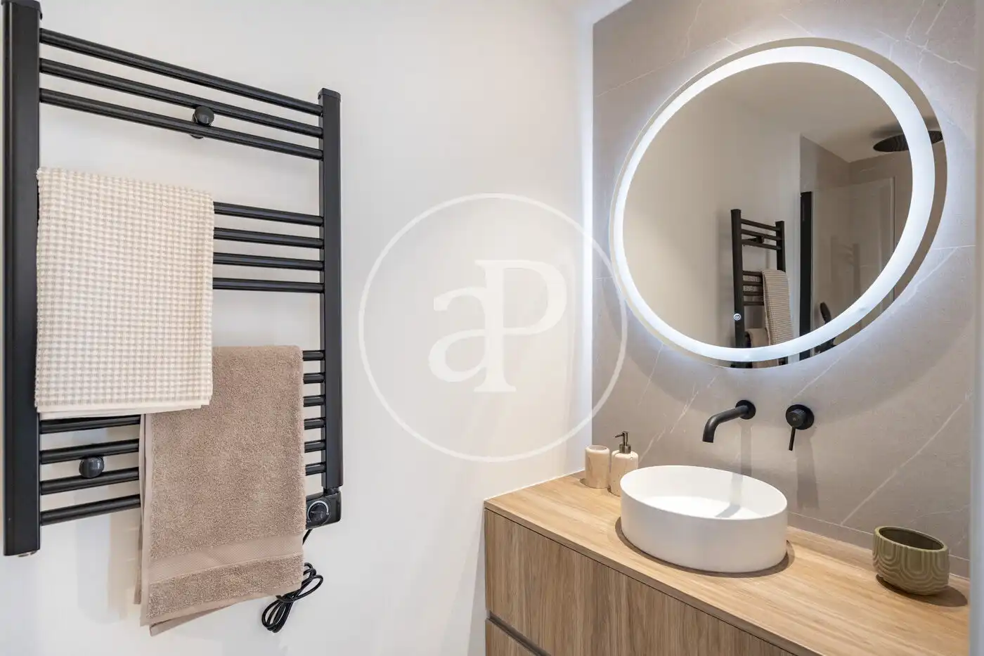 Badezimmer von Wohnung zum Verkauf in Barcelona mit Klimaanlage, Heizung und Terrasse
