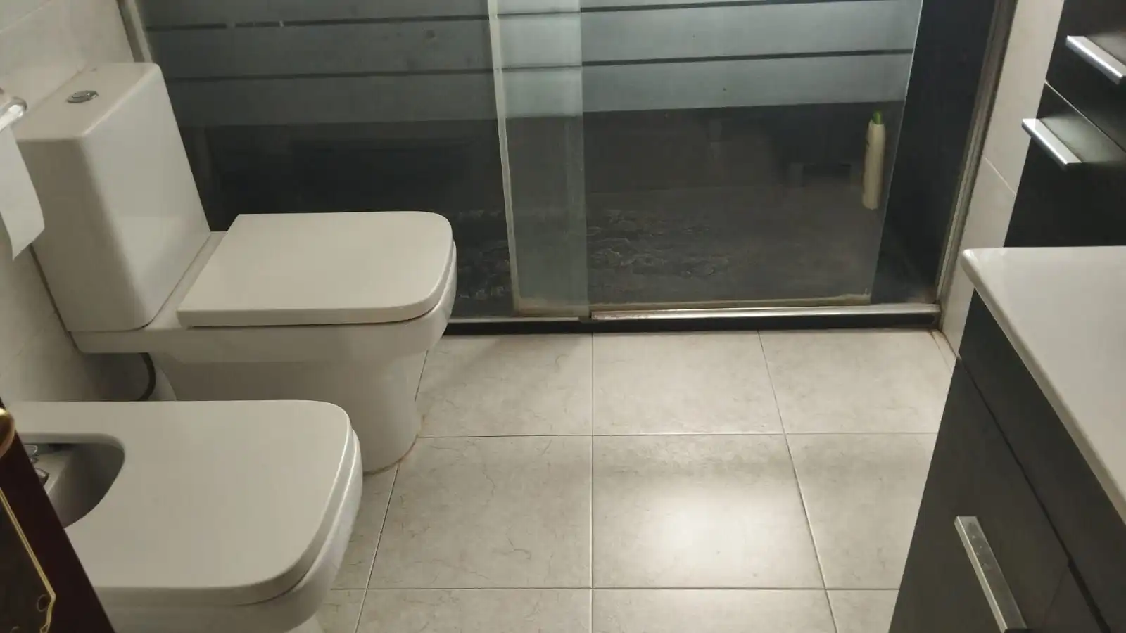 Badezimmer von Haus oder Chalet zum Verkauf in Vilanova i la Geltrú mit Heizung, Privatgarten und Terrasse