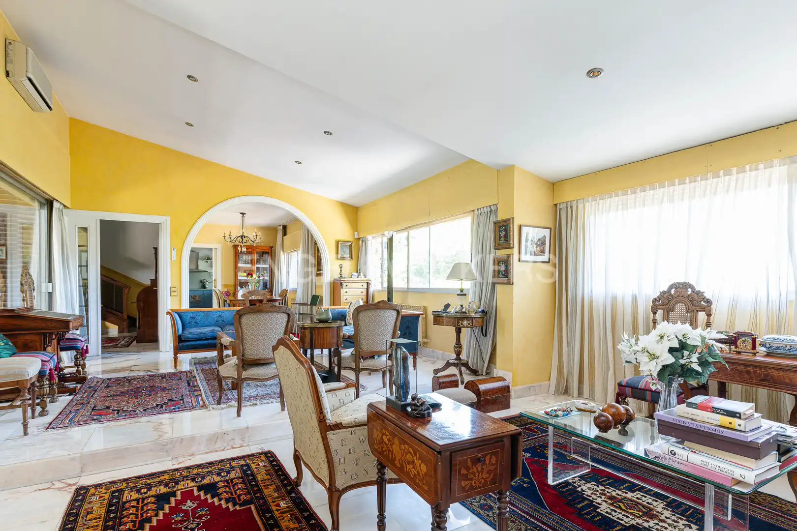 Sala d'estar de Casa o xalet en venda en Majadahonda amb Aire condicionat, Calefacció i Jardí privat