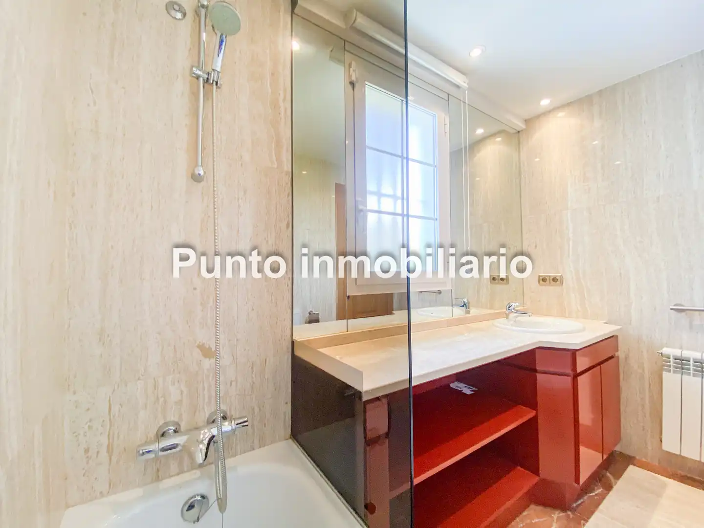 Baño de Casa adosada de alquiler en Valladolid con Aire acondicionado, Calefacción y Jardín privado