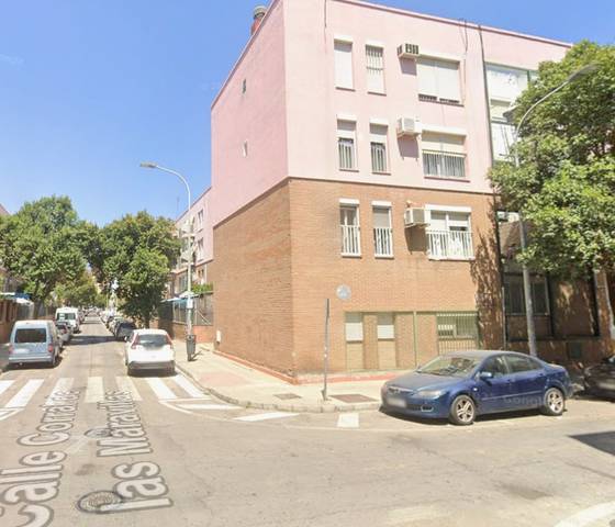 Piso en Venta en Calle Corral de las Maravillas en Pino Montano - Consolación