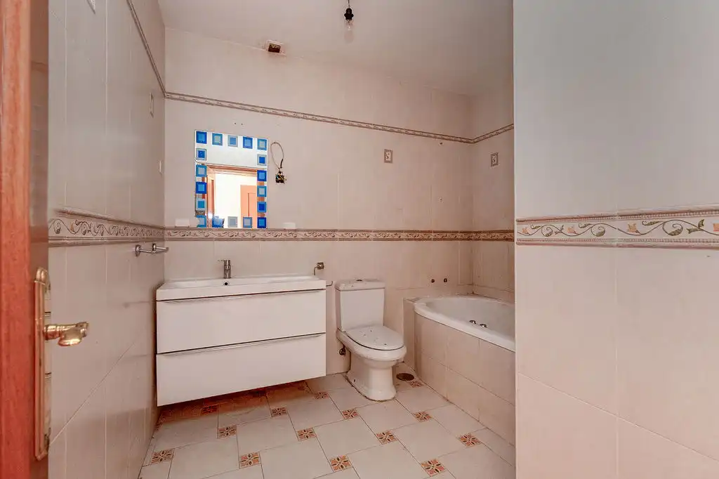 Casa aparellada amb piscina en venda a C/ Veguilla, imagen 25