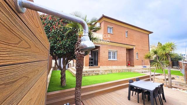 Casa adosada en Alquiler en Joan Rebull en Els Ametllers