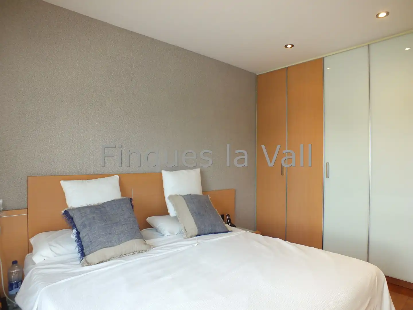 Schlafzimmer von Haus oder Chalet zum Verkauf in Tona mit Heizung, Privatgarten und Ofen