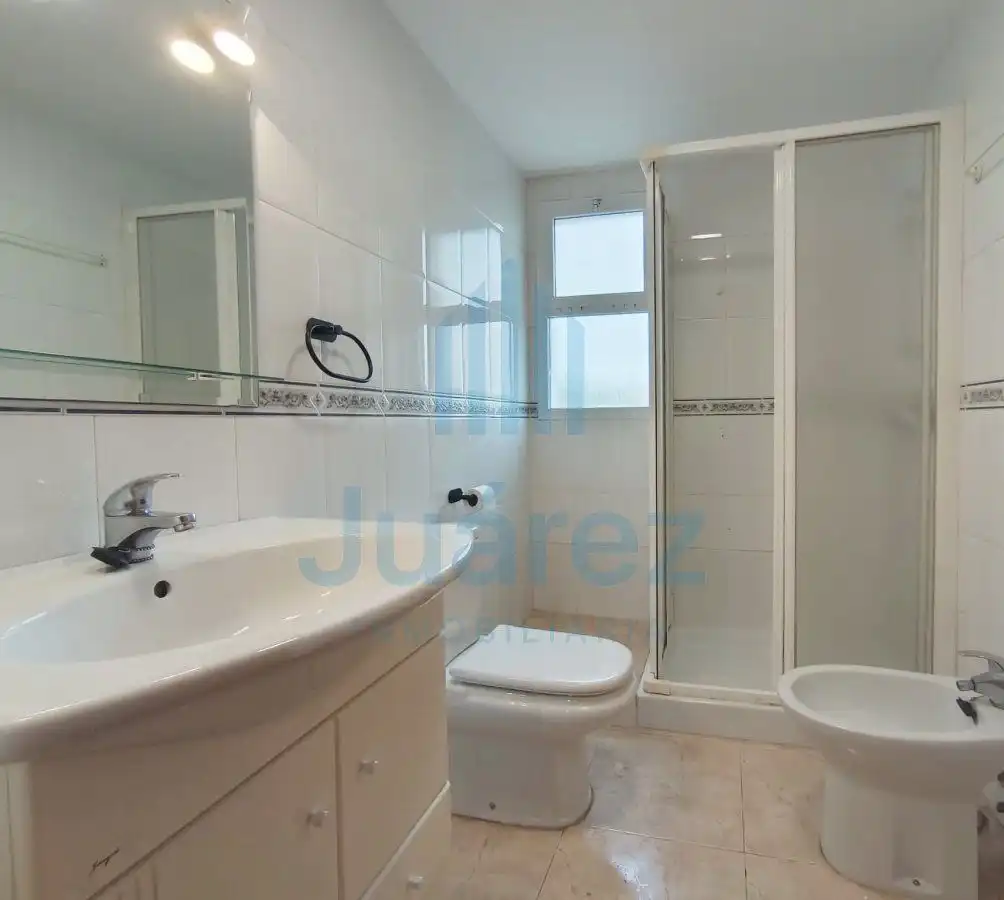 Baño de Piso en venta en Alicante / Alacant con Aire acondicionado, Calefacción y Terraza
