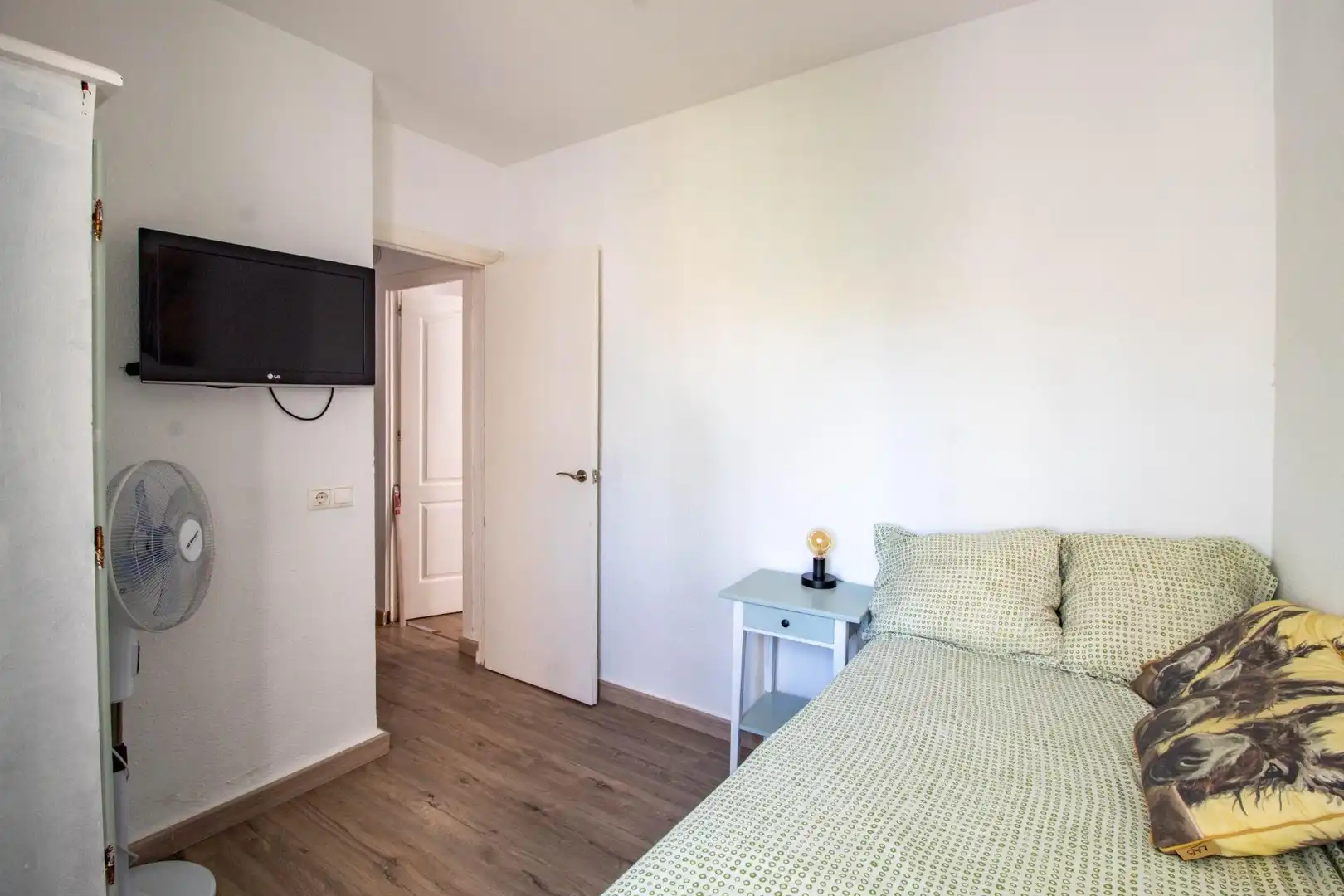 Dormitori de Casa o xalet en venda en Orihuela amb Aire condicionat, Jardí privat i Terrassa
