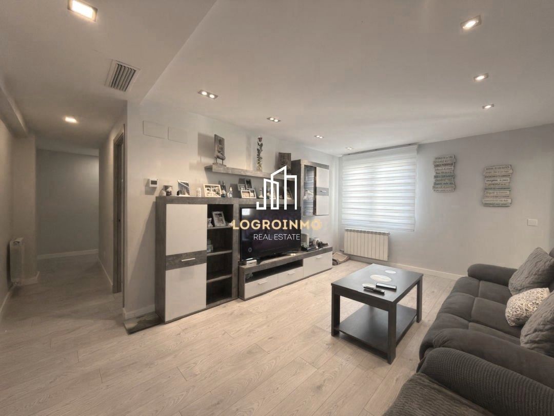 Living room of Flat for sale in  Logroño  with Air Conditioner and Heating
