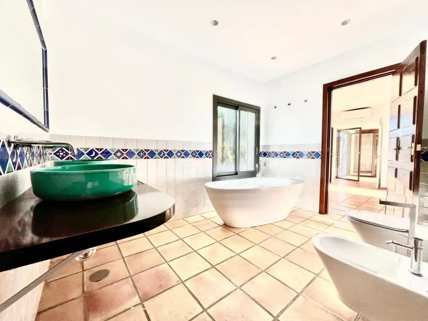 Bathroom of Flat for sale in Marbella  with Air Conditioner, Private garden and Swimming Pool