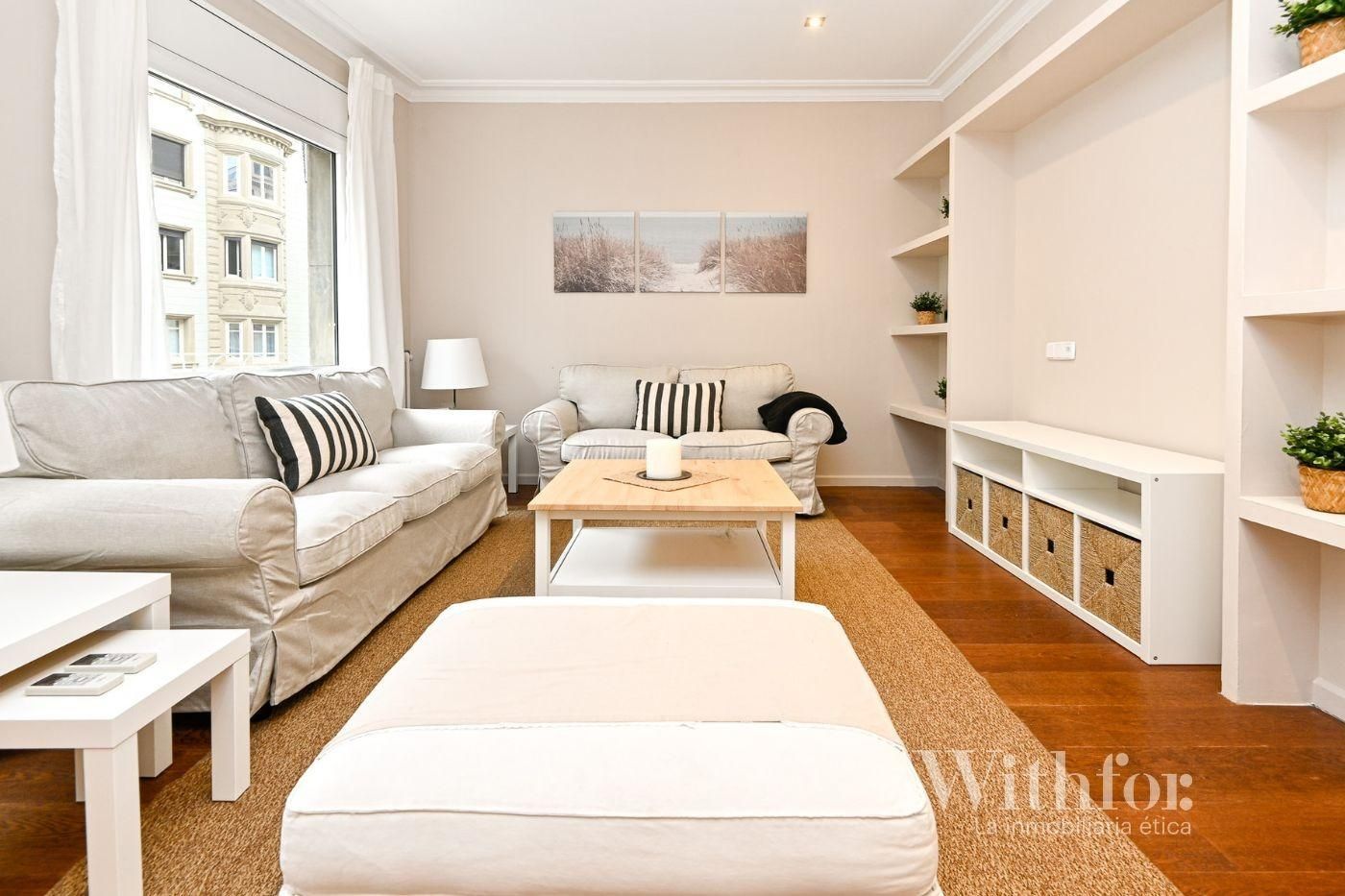 Sala de estar de Apartamento de alquiler en  Barcelona Capital con Aire acondicionado y Calefacción