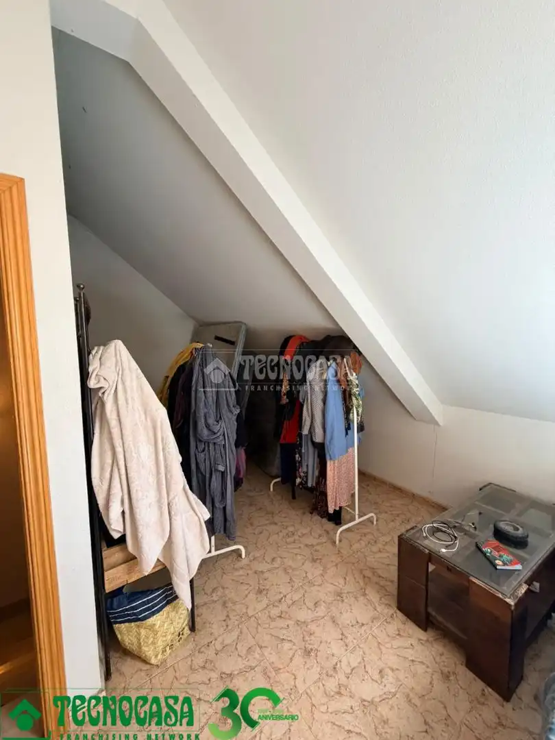Habitación de Casa adosada en venta en Albarreal de Tajo con Aire acondicionado y Jardín privado