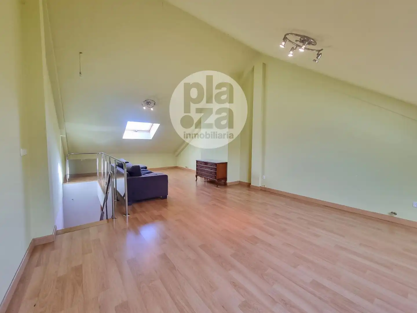 Casa adosada en venta en Burgos con Calefacción y Jardín privado