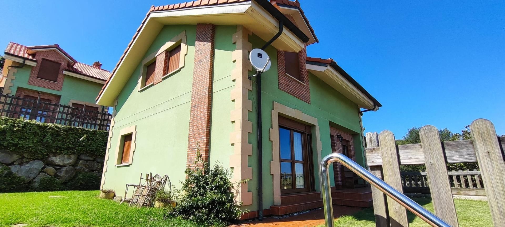 Exterior view of House or chalet for sale in Santillana del Mar  with Heating, Private garden and Terrace