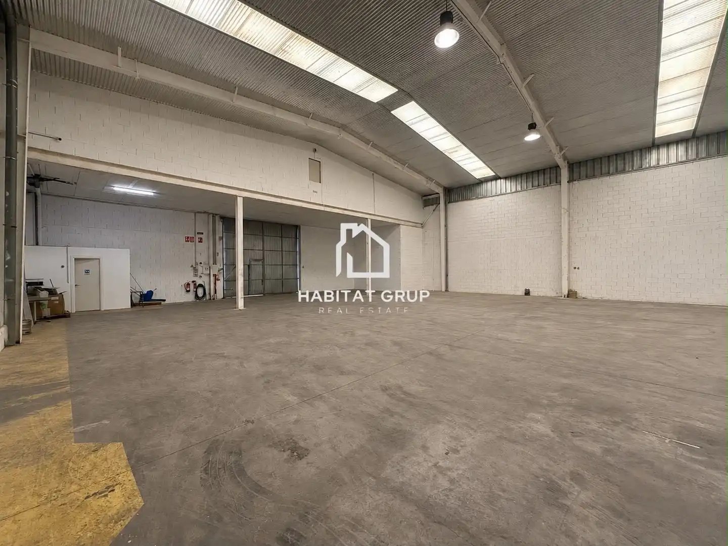 Vista exterior de Nave industrial en venta en Sant Lluís