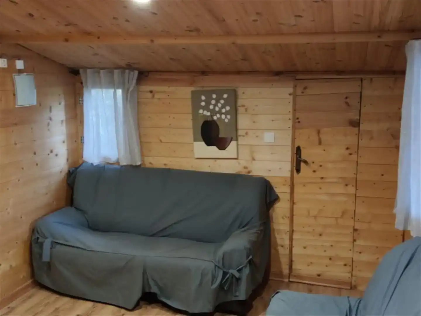 Sala d'estar de Casa adosada en venda en Enguera amb Aire condicionat, Piscina i Moblat