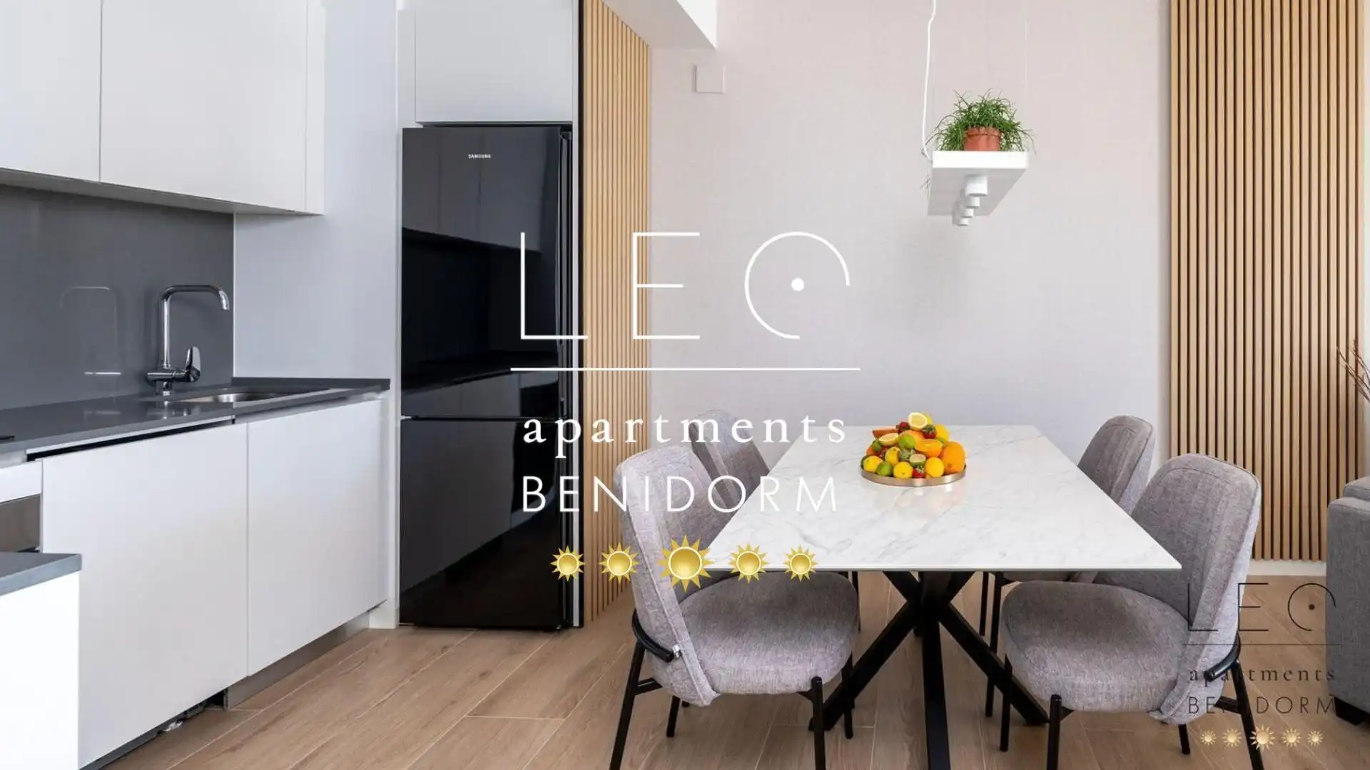 Habitación de Piso de alquiler en Benidorm con Aire acondicionado, Jardín privado y Piscina comunitaria