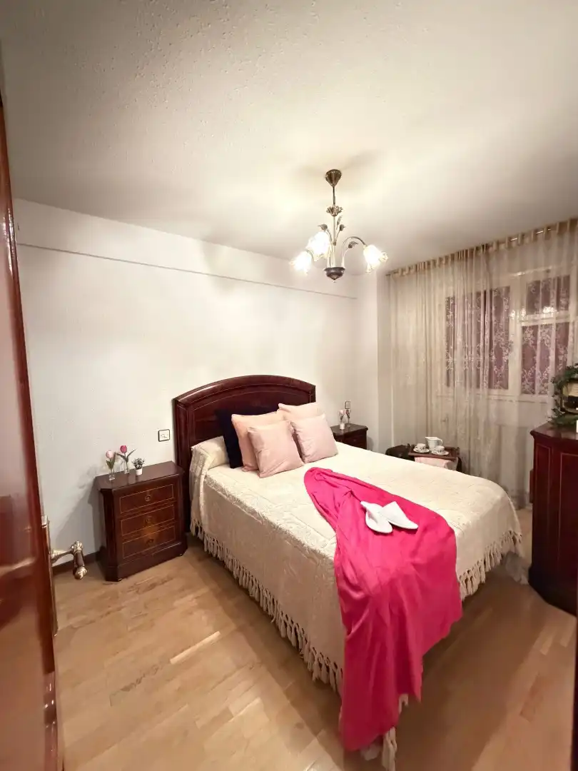 Habitación de Dúplex en venta en Corvera de Asturias con Calefacción, Parquet y Trastero