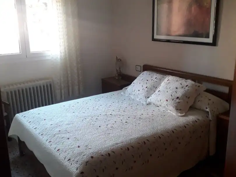 Habitación de Casa o chalet de alquiler en Ensanche - Fuenfresca