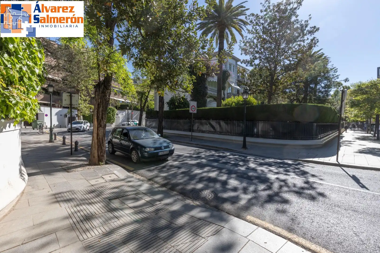 Vista exterior de Pis en venda en Granada amb Terrassa, Traster i Piscina comunitària