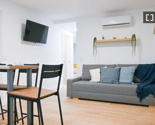 Living room of Flat to rent in  Madrid Capital  with Air Conditioner and Balcony