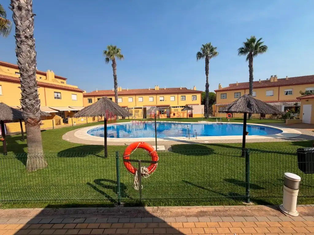 Swimming pool of Detached homes for sale in Islantilla