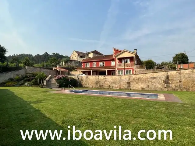 Jardí de Casa o xalet en venda en Pontevedra Capital  amb Jardí privat, Terrassa i Traster