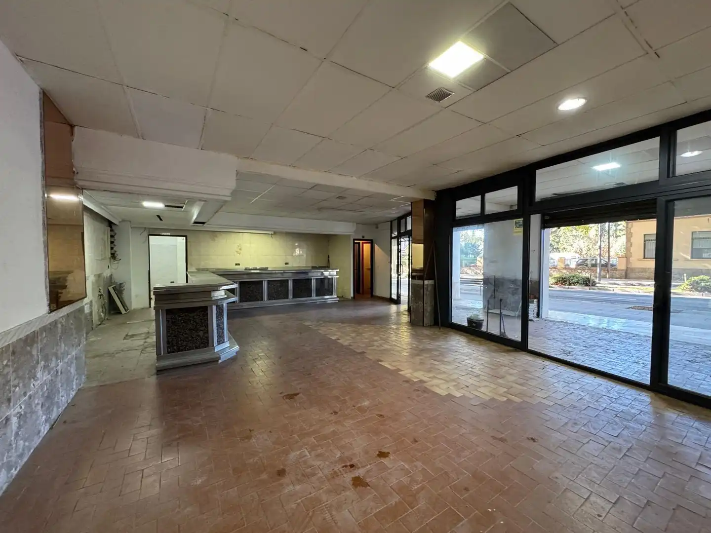 Local comercial en venta en Avenida PAISOS CATALANS 28, imagen 3