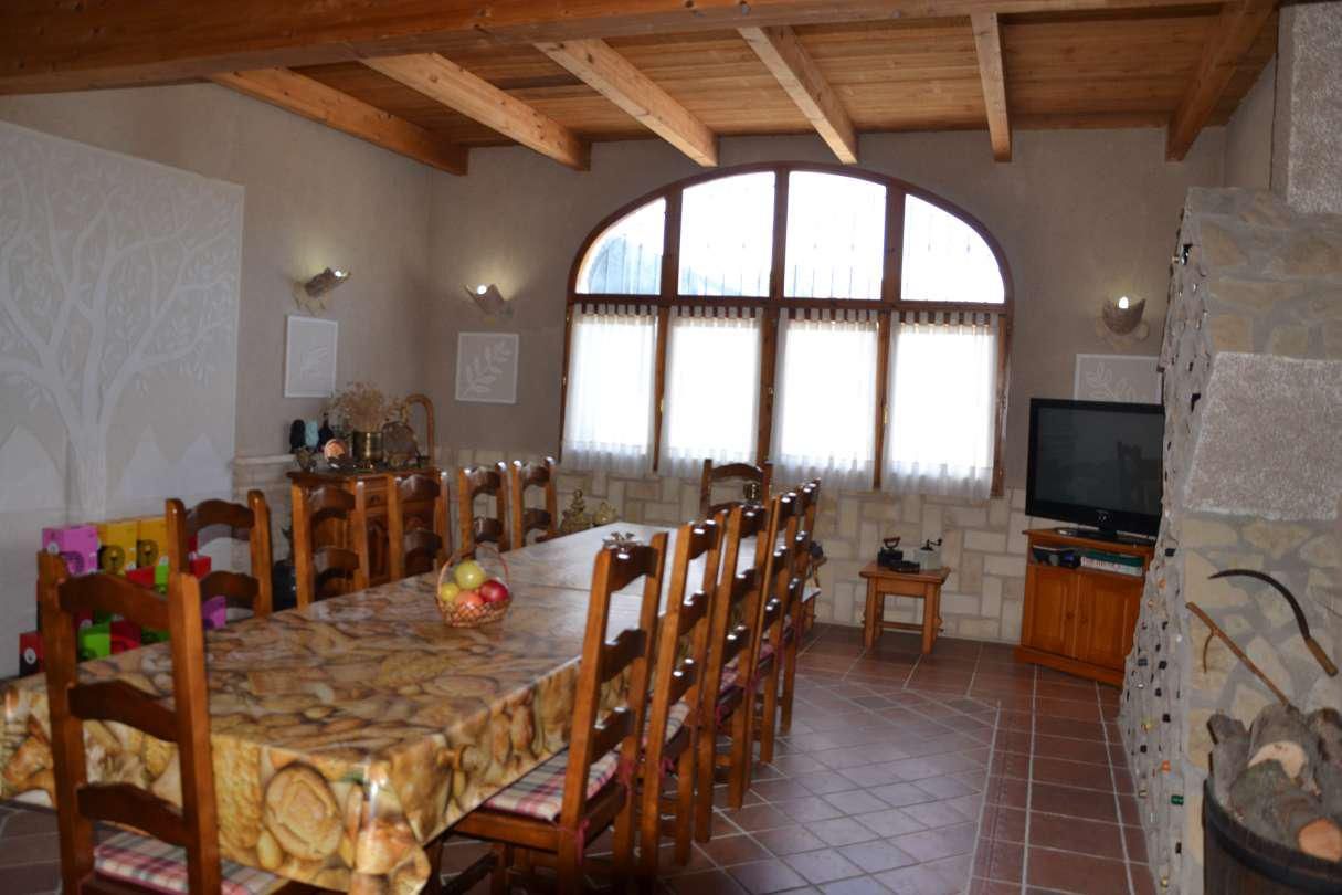 Menjador de Casa o xalet en venda en Torrecilla de Alcañiz amb Aire condicionat, Calefacció i Jardí privat